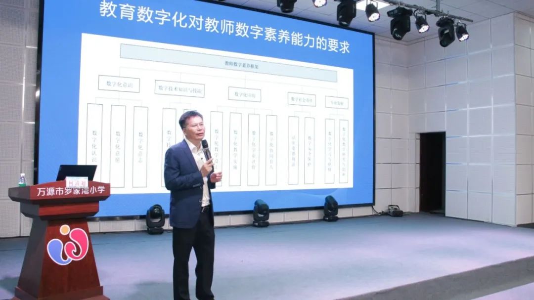 四川萬源：引進國家重點研發(fā)項目“智能化教學(xué)”創(chuàng)新示范應(yīng)用試點，以數(shù)字技術(shù)助力教師成長3.jpg