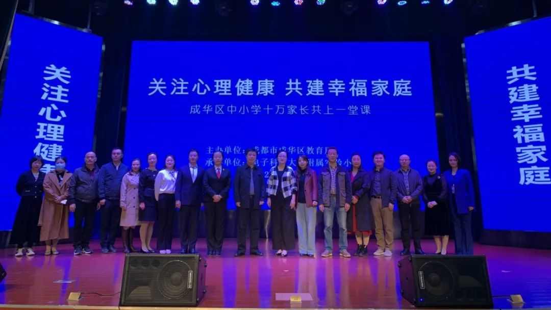 AI賦能智慧教育示范區(qū)建設.jpg AI賦能智慧教育示范區(qū)建設.jpg