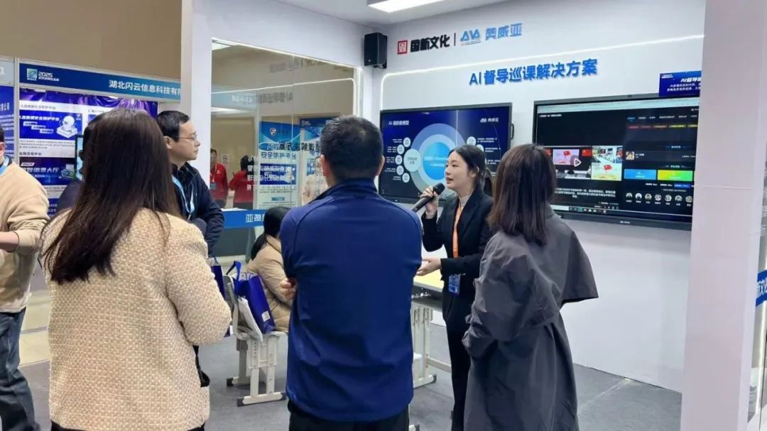 智匯荊楚，共創(chuàng)未來，奧威亞與高校共繪數字化轉型藍圖3.jpg